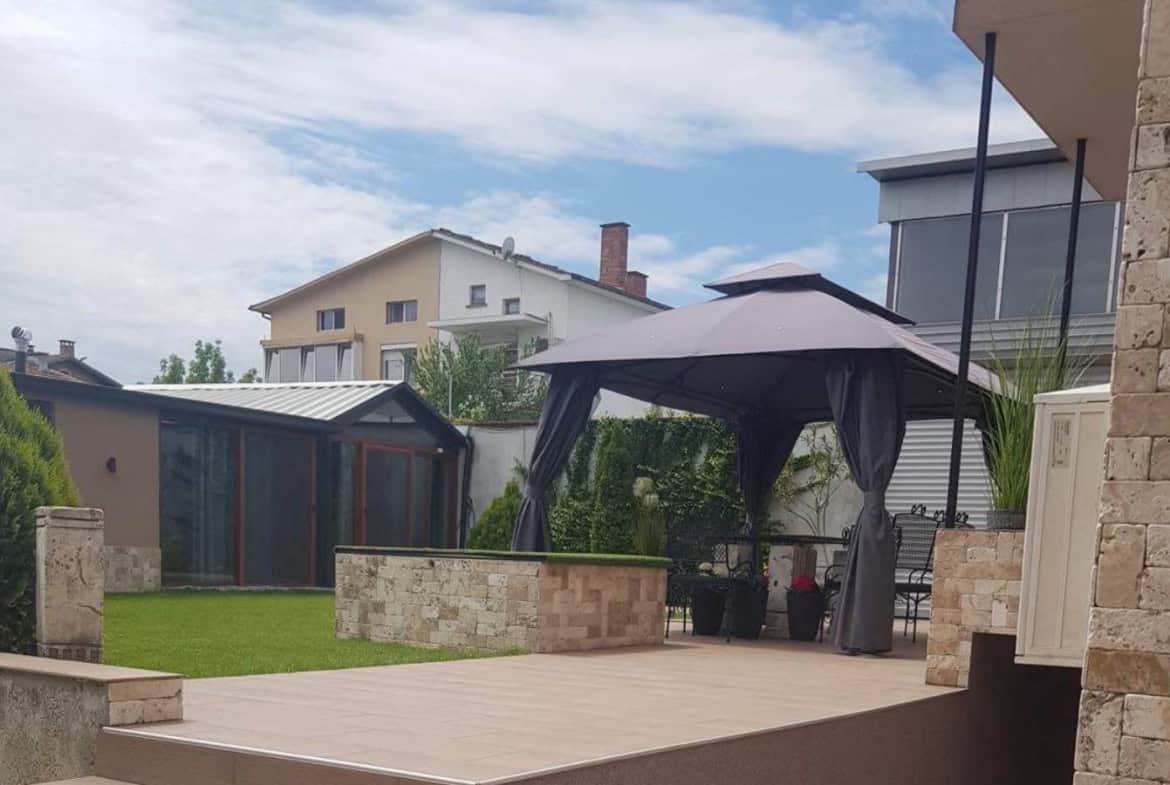 Garden with grass and ivy