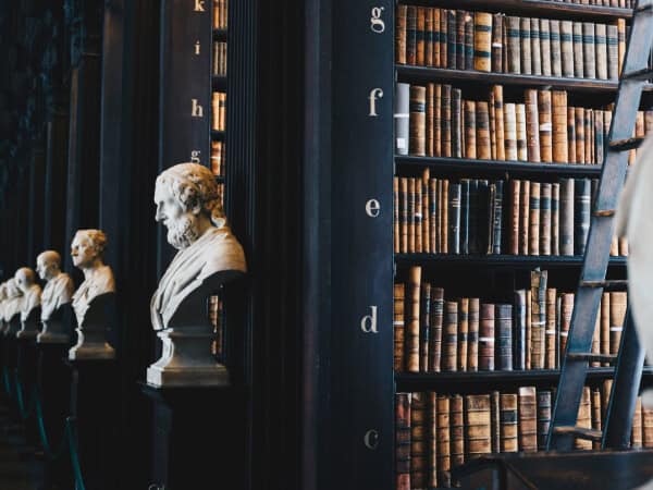 Проверете правилата и законите преди покупката на апартамент.