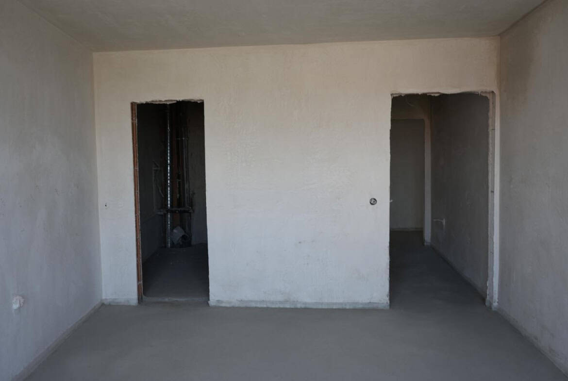 Стая на шпакловка и замазка от четиристаен апартамент за продажба в Манастирски ливади.
