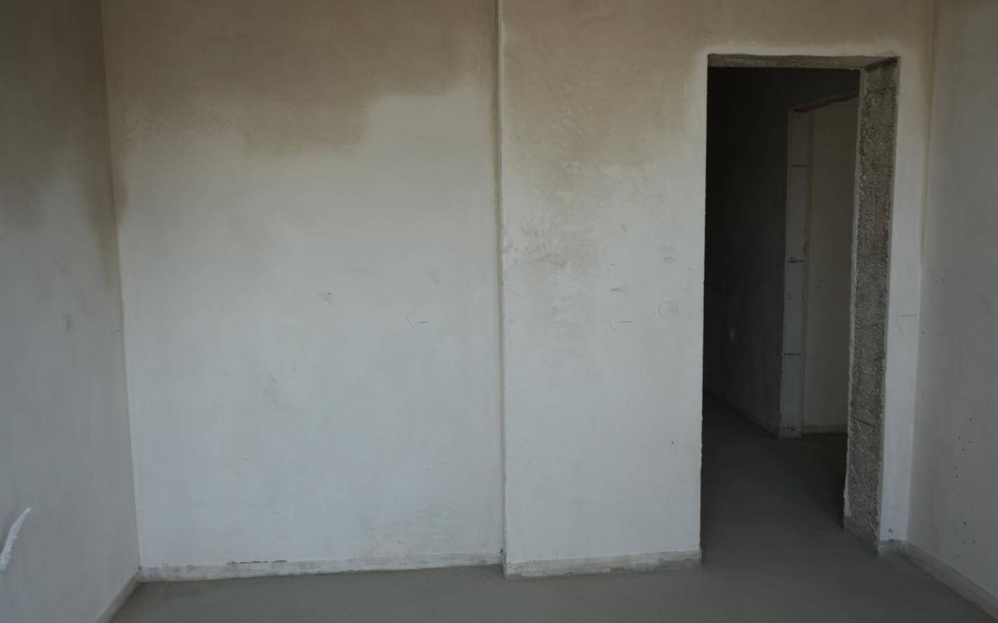 Стая на шпакловка и замазка от четиристаен апартамент за продажба в Манастирски ливади.