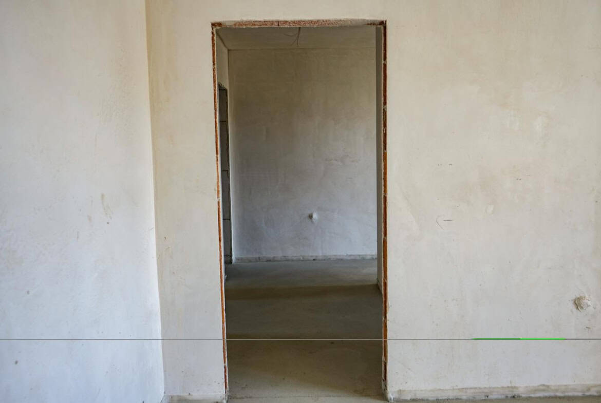 Стая на шпакловка и замазка от четиристаен апартамент за продажба в Манастирски ливади.