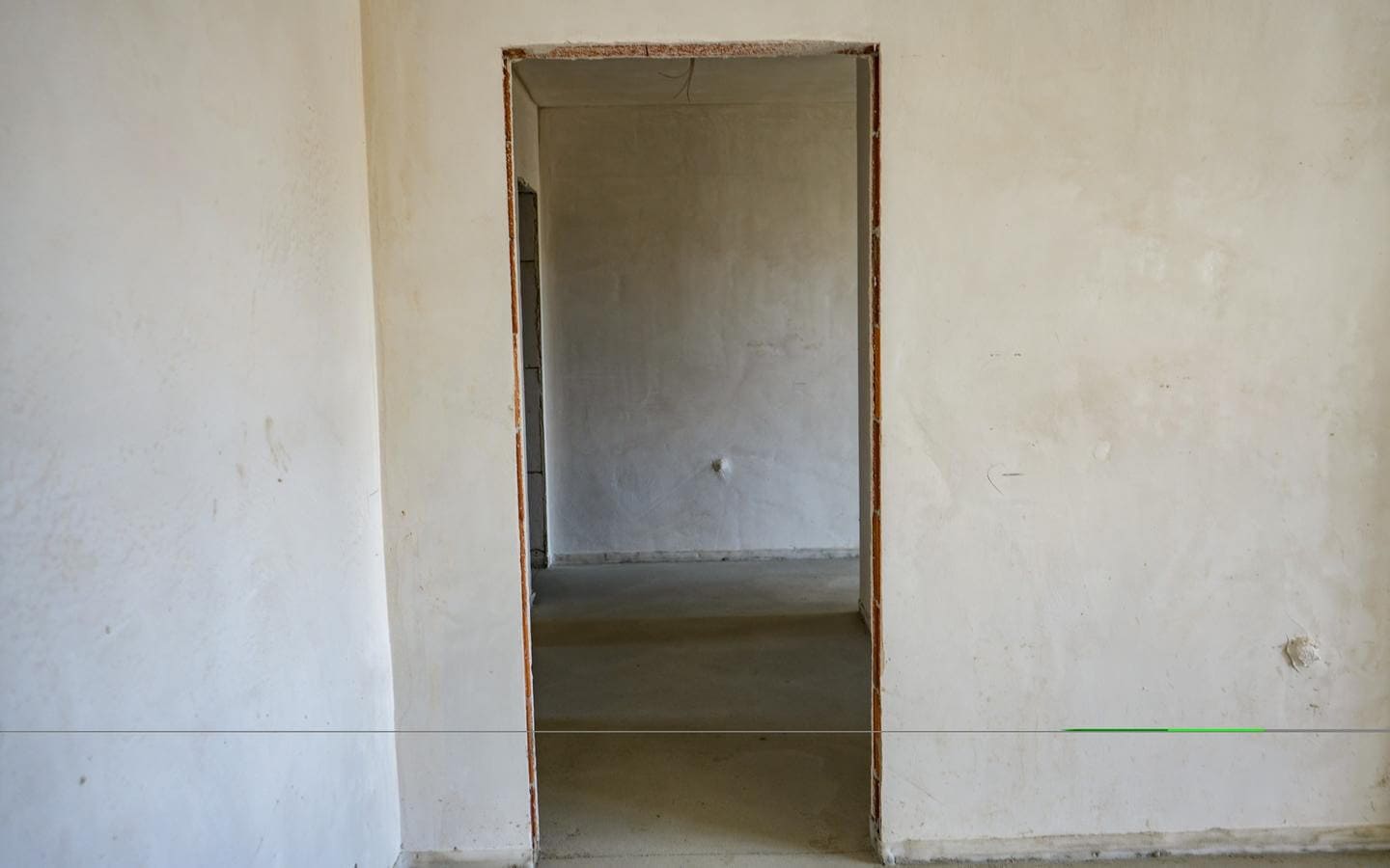 Стая на шпакловка и замазка от четиристаен апартамент за продажба в Манастирски ливади.