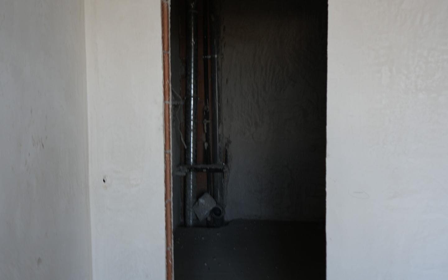 Стая на шпакловка и замазка от четиристаен апартамент за продажба в Манастирски ливади.