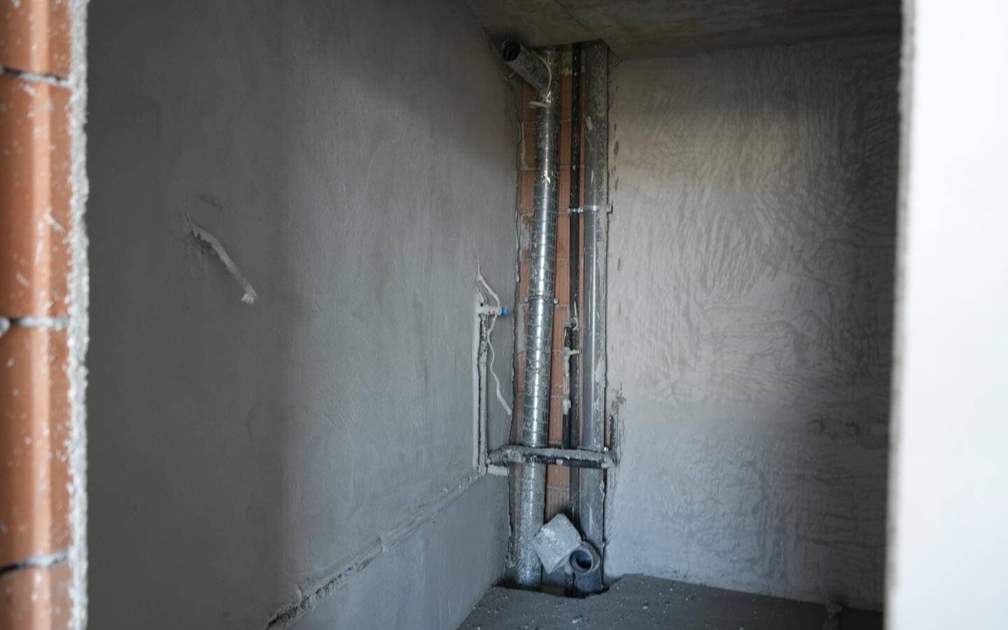 Стая на шпакловка и замазка от четиристаен апартамент за продажба в Манастирски ливади.