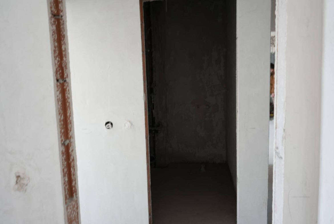 Стая на шпакловка и замазка от четиристаен апартамент за продажба в Манастирски ливади.