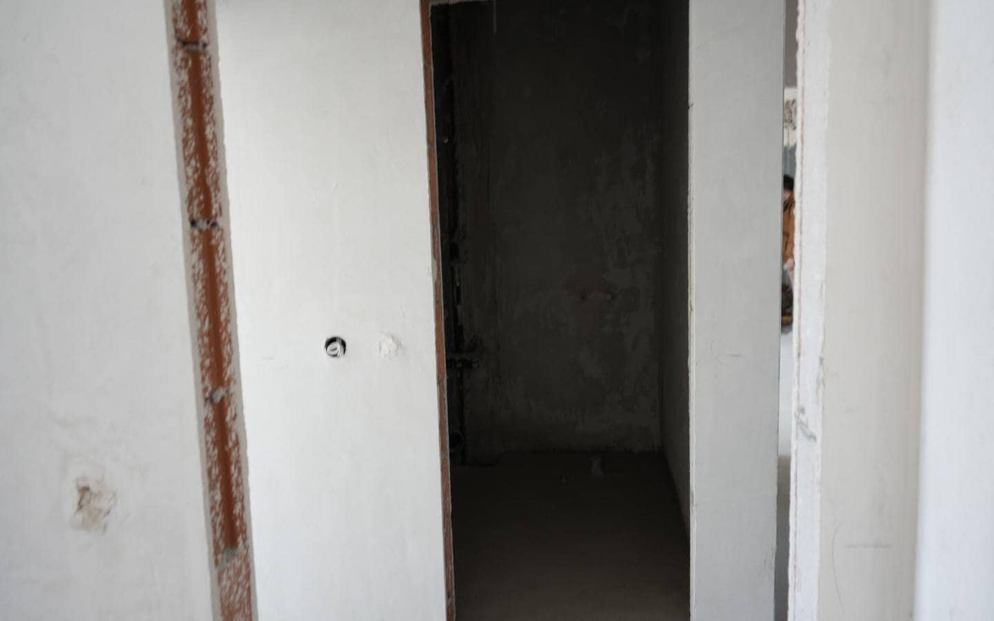 Стая на шпакловка и замазка от четиристаен апартамент за продажба в Манастирски ливади.