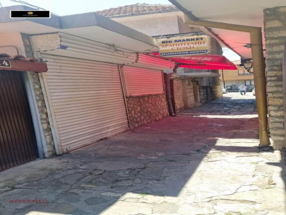 Изглед отпред на магазин за продажба в Стария град, Несебър.