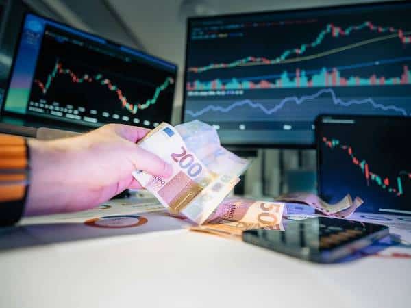 купувам парцел 8 Пазарни цени на недвижими имоти през времето