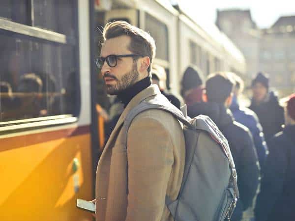 Професионалист на командировка с стая под наем в България