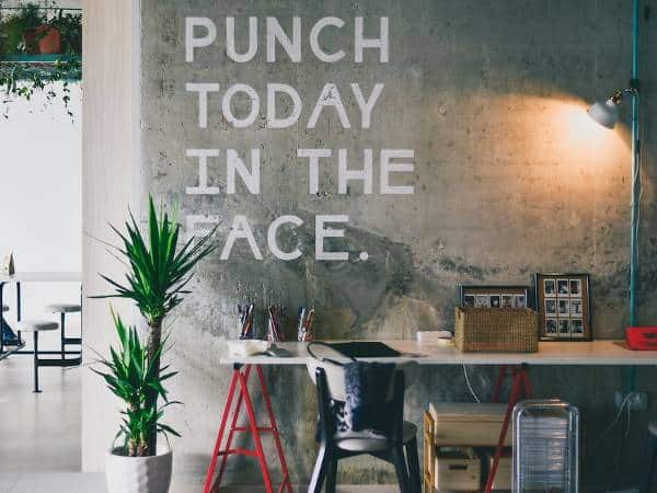 Модерен офис за продажба в София за малък стартъп