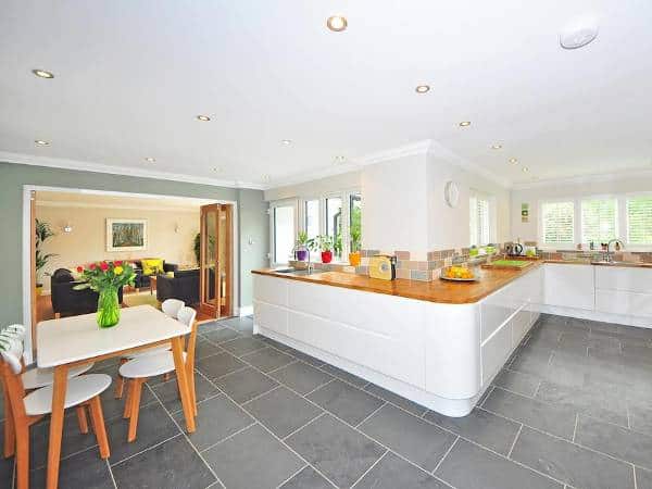 Пример на модерна кухня в имот в София