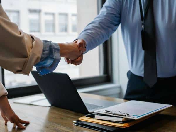 Сделка с БулгарИмот за управление на имот