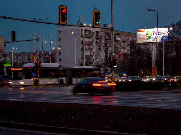Блокове с апартаменти в София по време на задръстване