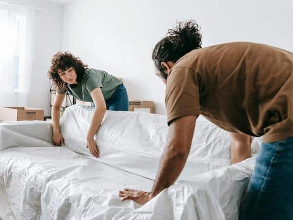 A couple moving in an apartment they purchased in Bulgaria.
