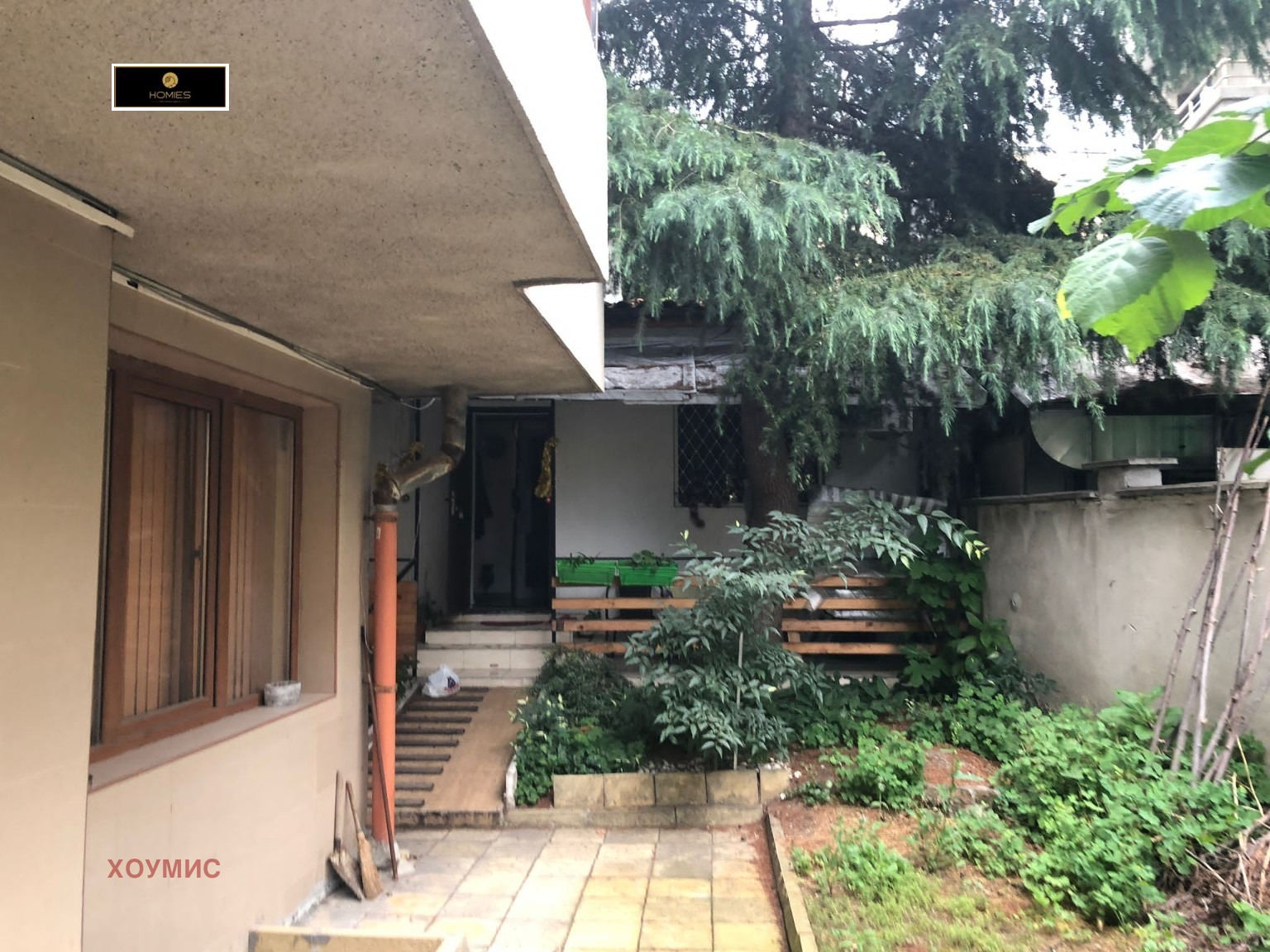 dvustaen-apartament-36-kvm-prodazhba-burgas-vazrazhdane-yuzhno-izlozhenie-dvor-5 Озеленен дворик със сядане и растения