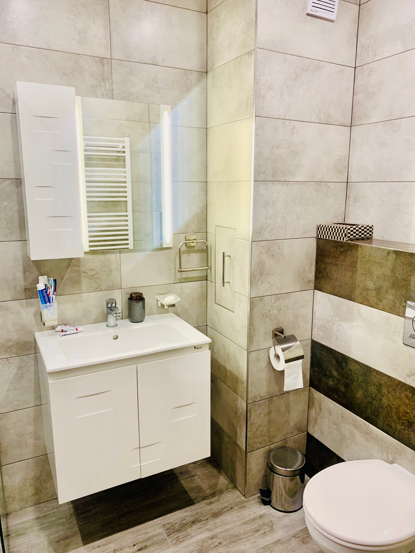 One-Bedroom in Manastirski livadi, Sofia - Image 19