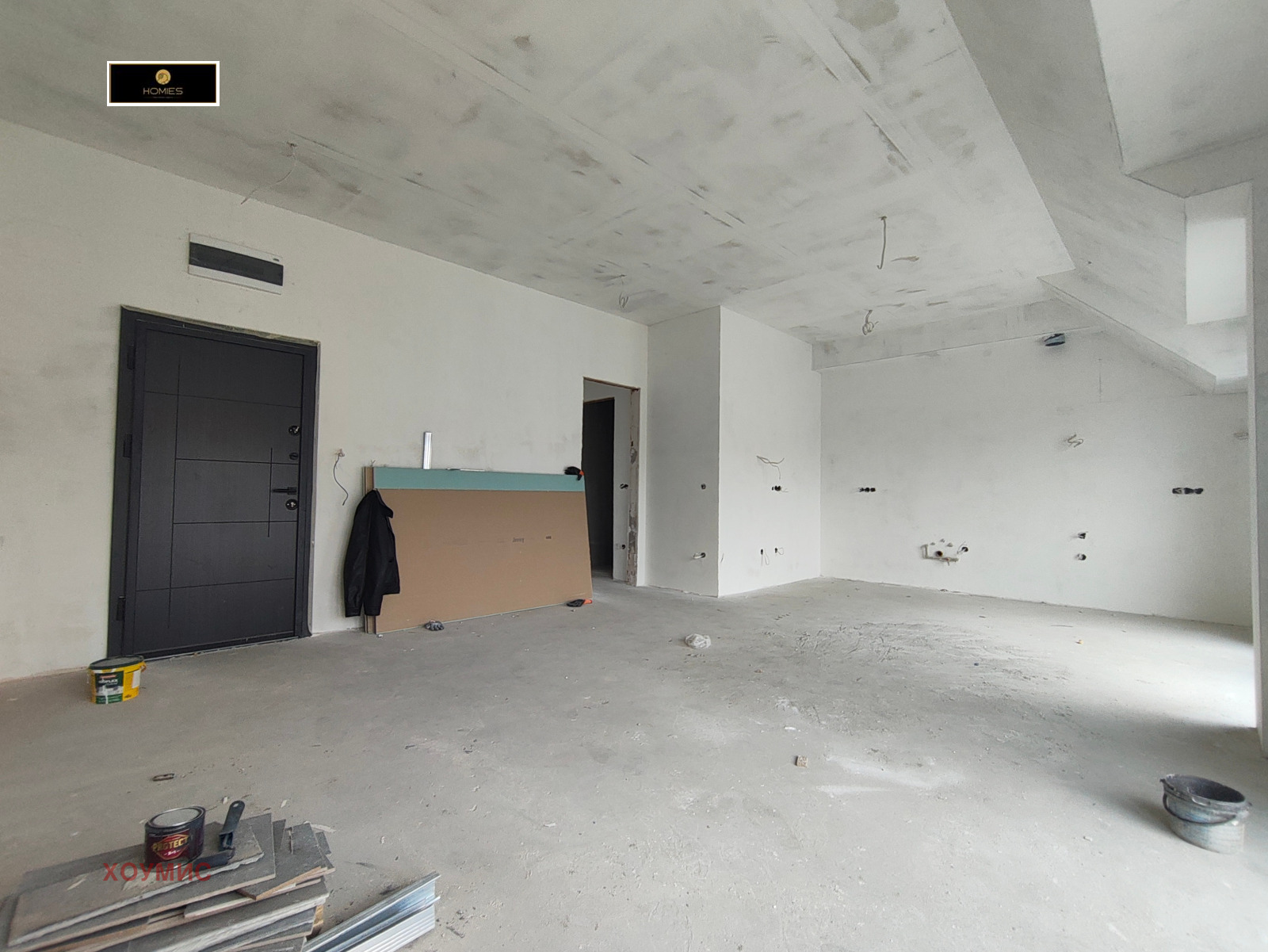 tristaen-apartament-90-kvm-prodava-se-sofiya-tsentar-dve-terasi-2 Модерна кухня отворена към хола в апартамента