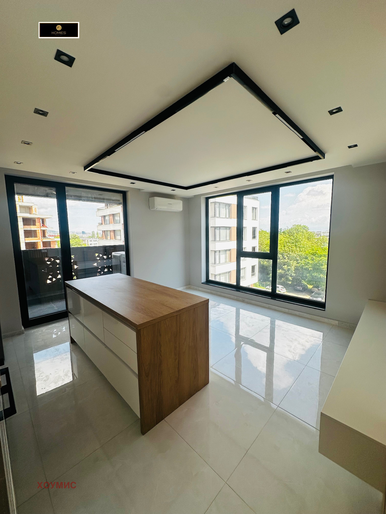 tristaen-apartament-97-kvm-prodava-se-krastova-vada-sofia-gledka-vitosha-2 Светла кухня с дневна и панорамни прозорци