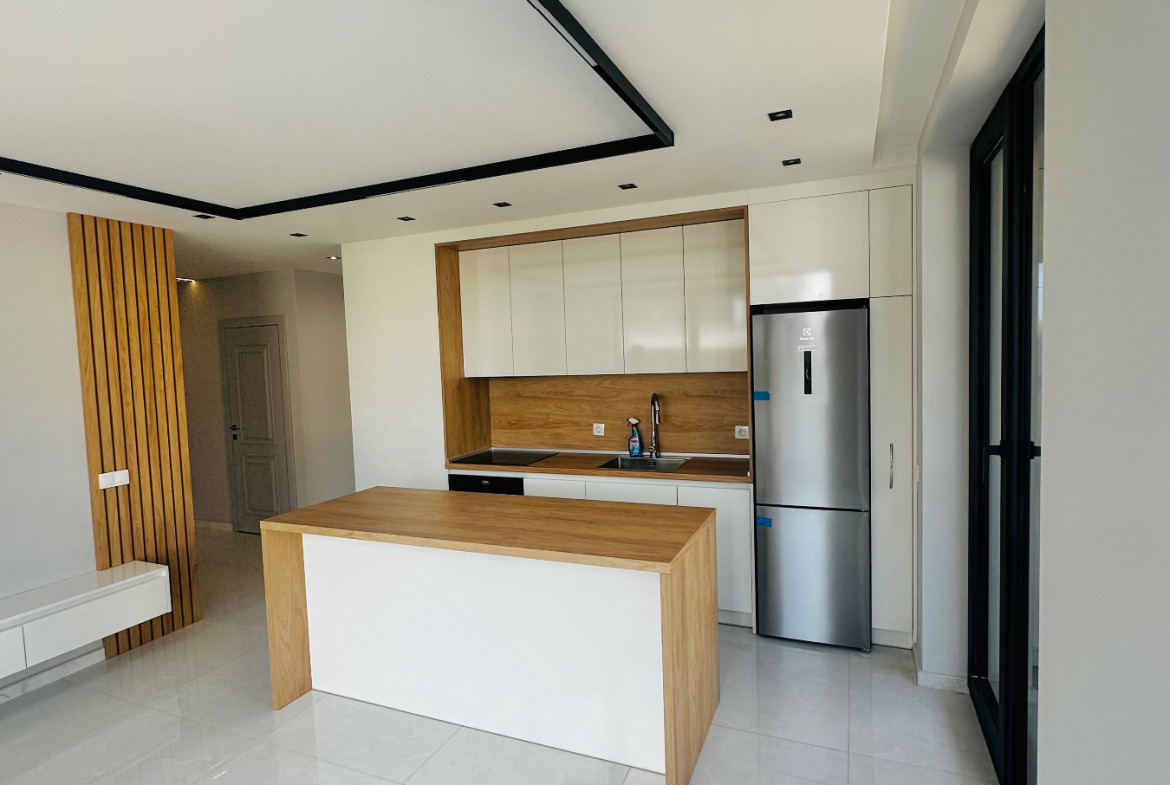 tristaen-apartament-97-kvm-prodava-se-krastova-vada-sofia-gledka-vitosha-3 Кухненски остров с дърво и бял дизайн