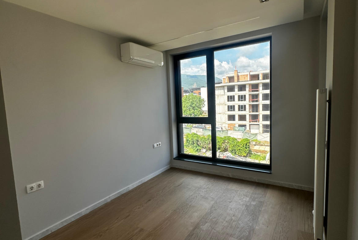 tristaen-apartament-97-kvm-prodava-se-krastova-vada-sofia-gledka-vitosha-6 Панорамна зона за живот и кухня днес