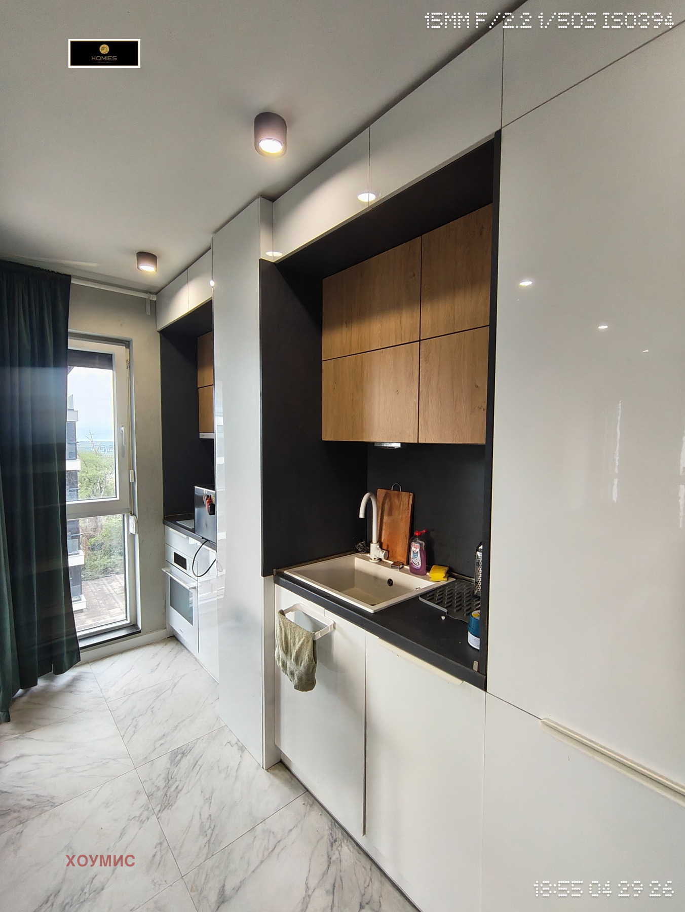 tristaen-apartament-99-kvm-prodazhba-dragalevtsi-panoramna-gledka-4 Кухня с интегрирани уреди и съхранение
