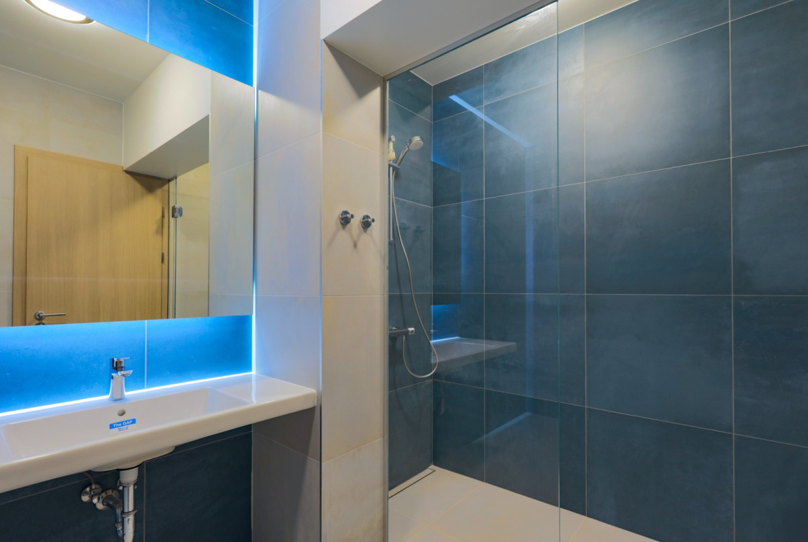 Two-Bedroom in Iztok, Sofia - Image 9